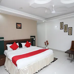 Capital O Levanti Near Aravali Biodiversity Park Hotel